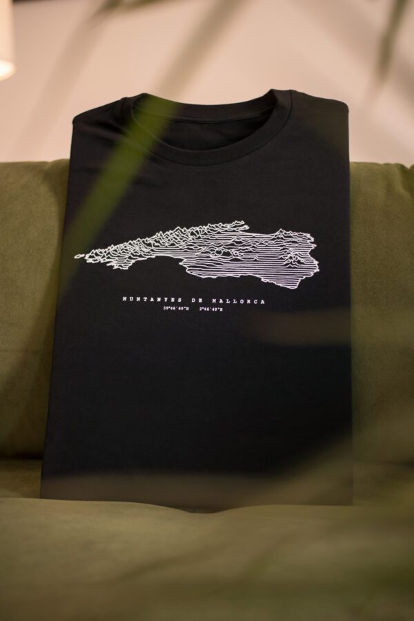T-shirt with topographic profile of Mallorca